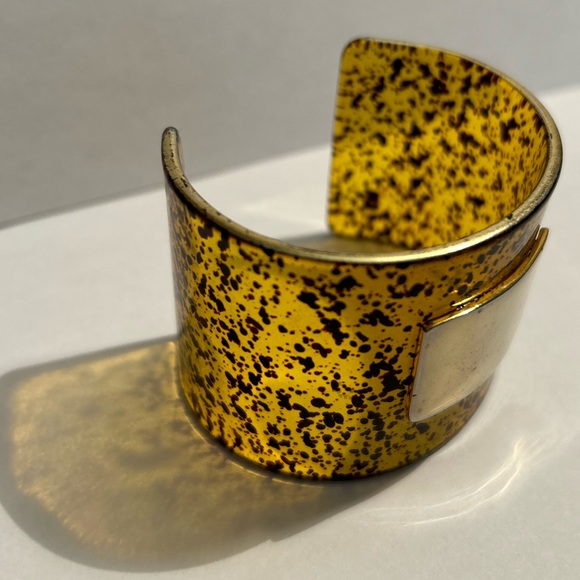 Tortoise shell style cuff bracelet - Picture 2 of 4